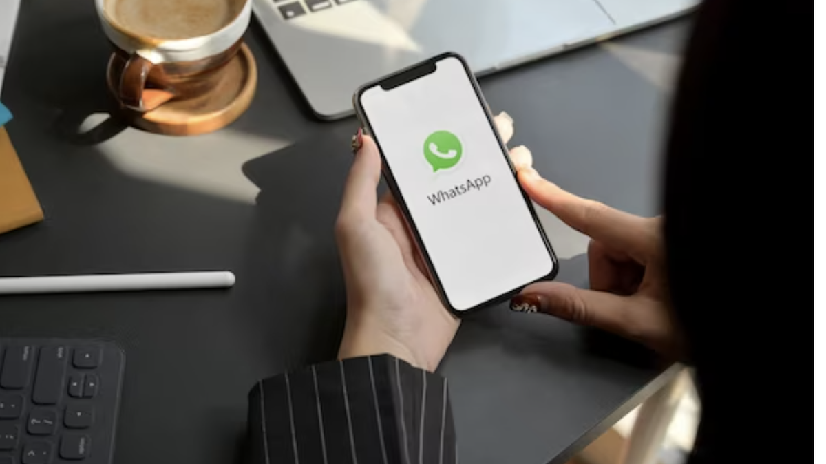 Photo: limapagi.id WhatsApp privacy settings used to appear offline while active